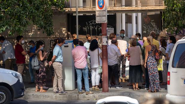 Sube el paro juvenil y aumenta el empleo en educación y agricultura