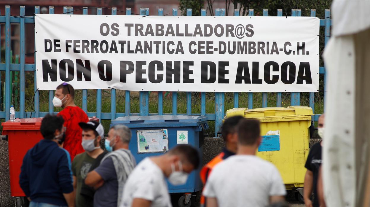 Durante seis semanas Alcoa negoció una venta a Liberty House que quedó en agua de borrajas el 27 de septiembre