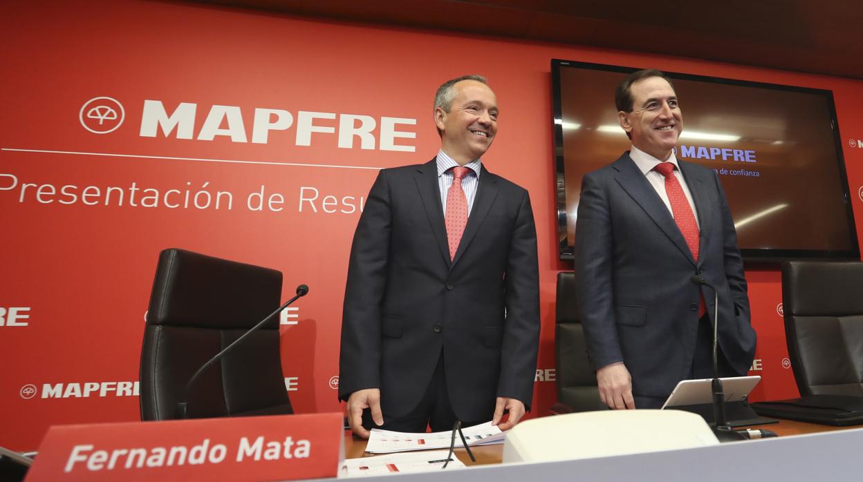 El presidente del Mapfre, Antonio Huertas, y el consejero Fernando Mata