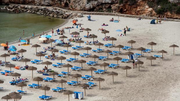 Las cifras sobre el turismo que contradicen a Garzón: por cada cien empleos genera 67 en otros sectores