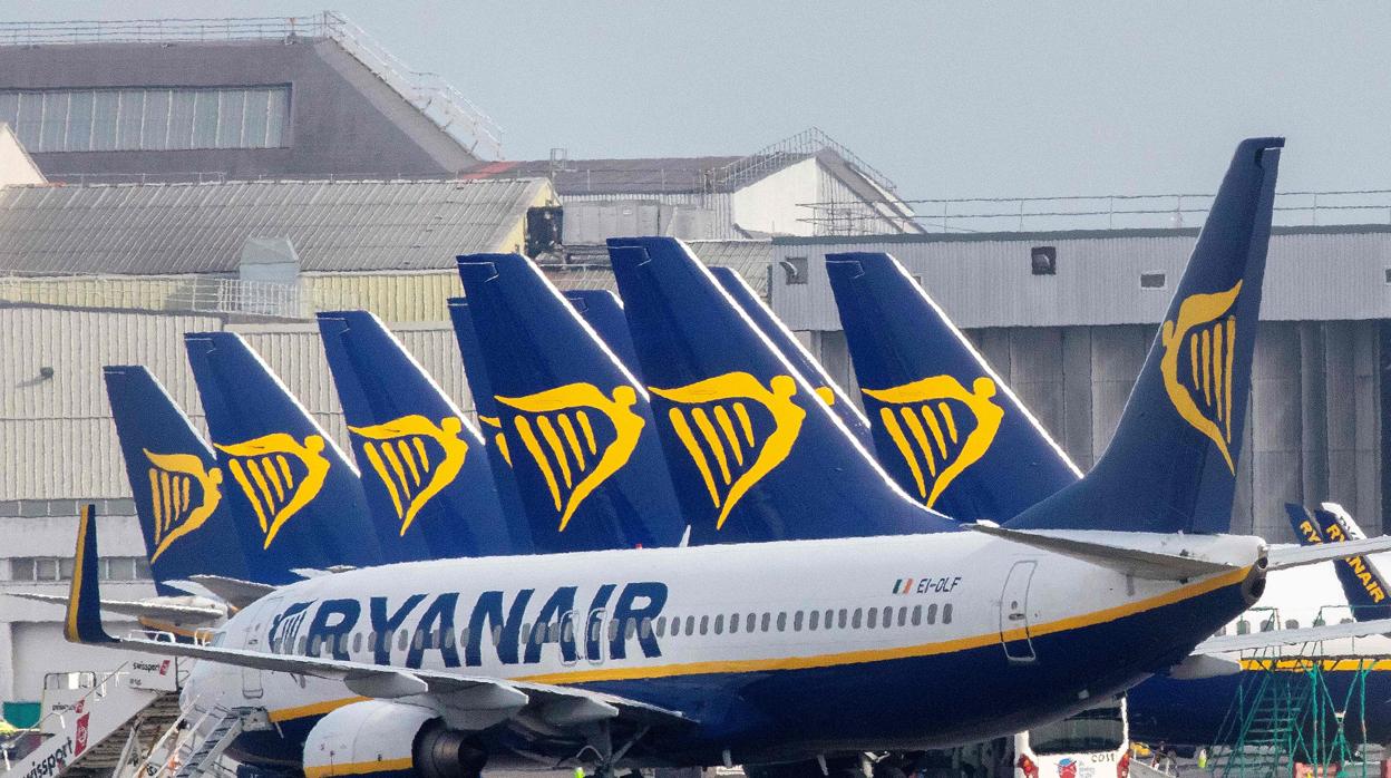 Aviones de Ryanair en aeropuerto de Dublín