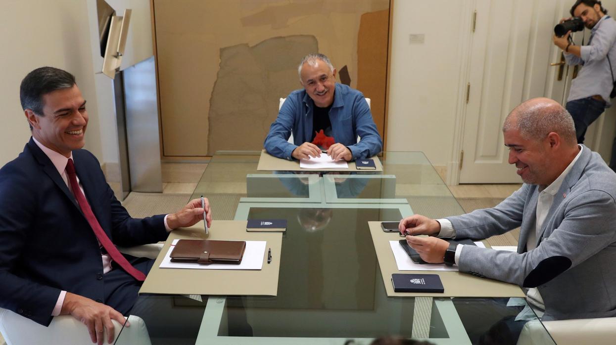 Pedro Sánchez con Pepe Álvarez y Unai Sordo