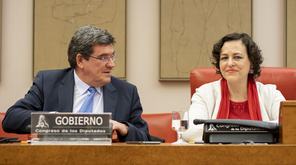 José Luis Escrivá, ministro de Seguridad Social, junto a Magdalena Valerio en la Comisión del Pacto de Toledo