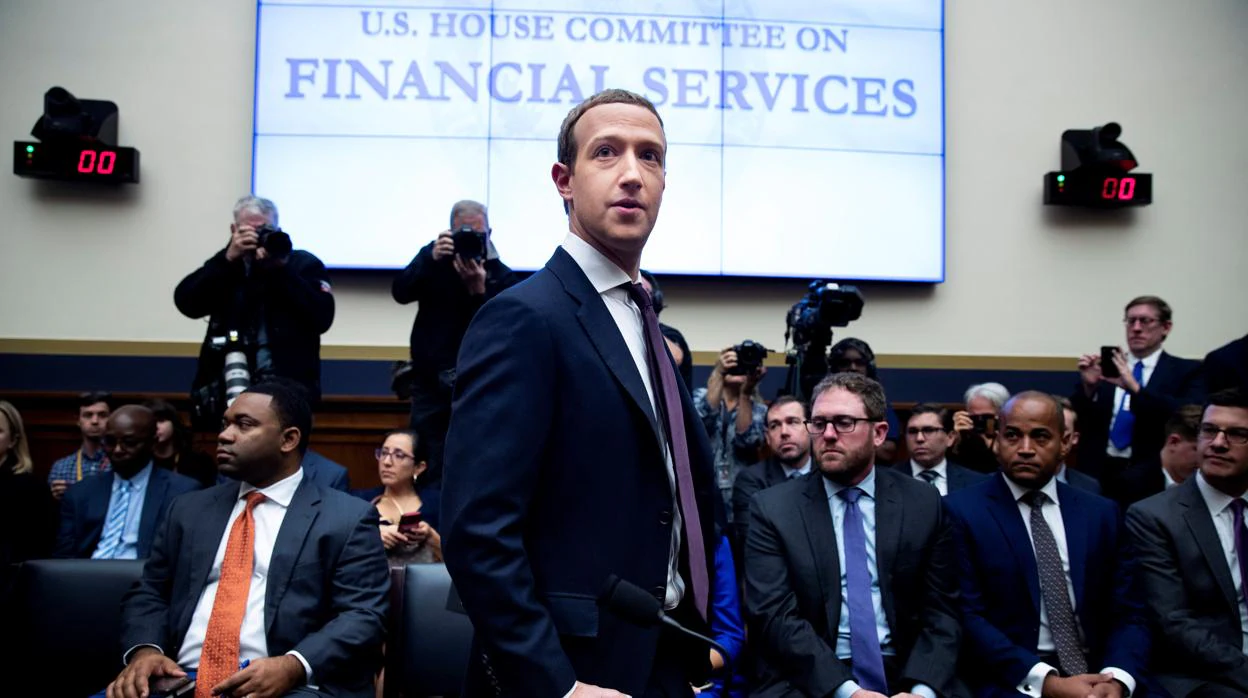 Mark Zuckerberg, CEO y fundador de Facebook antes de declarar ante un comité del Congreso de los Estados Unidos