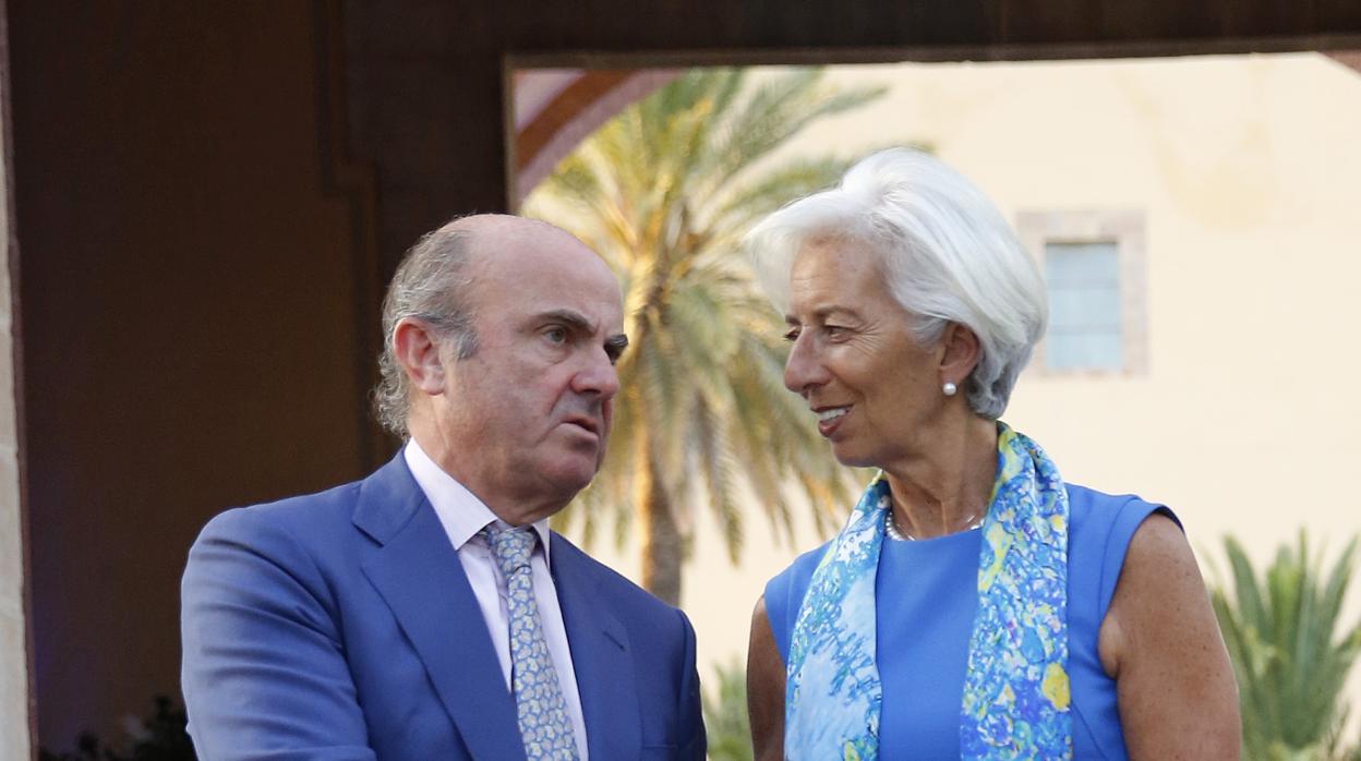 Luis de Guindos, vicepresidenta del BCE, junto a Christine Lagarde, presidenta del BCE