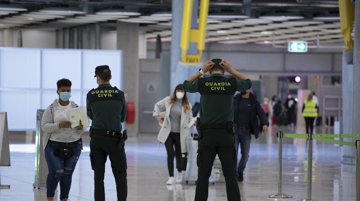 Control de PCR en el aeropuerto de Madrid-Barajas Adolfo Suárez