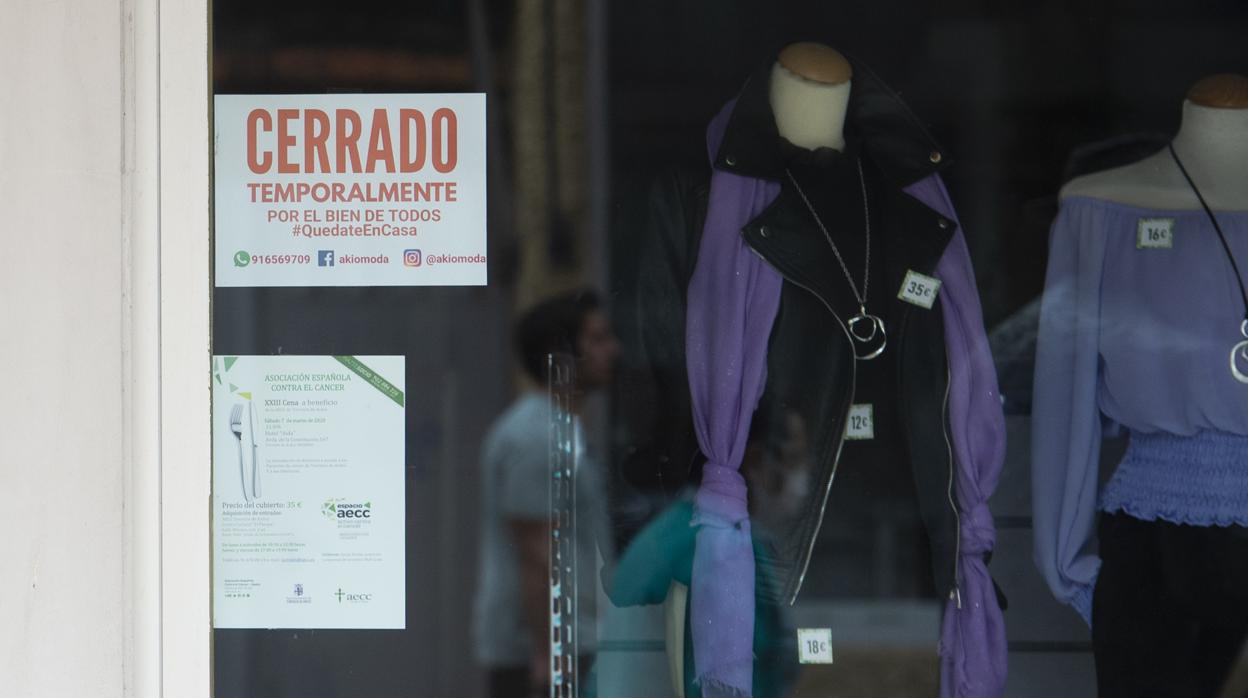 Tienda de ropa cerrada durante la pandemia