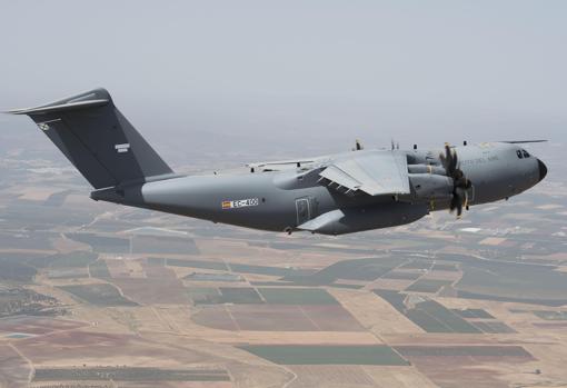 Avión de transporte militar de Airbus A400M que se ensambla en Sevilla