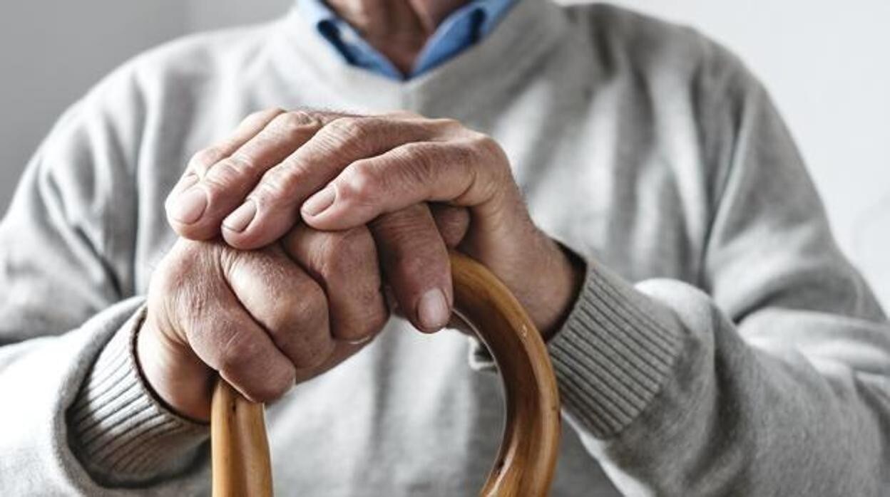 Las pensiones no contributivas pueden concederse a jubilados y personas con una invalidez superior al 65 %