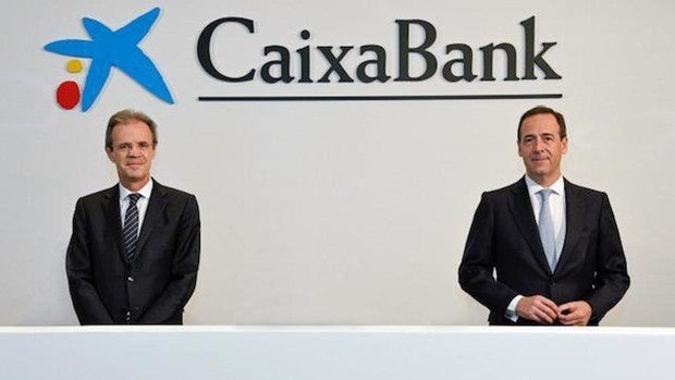 Caixabank acelera en el cuarto trimestre y solo reduce su beneficio un 19% en 2020