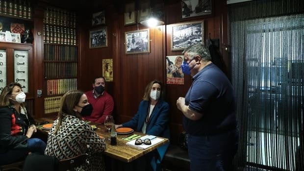 Ayudas directas, IVA al 4% e impulso a la gastronomía: el plan del PP para la hostelería llega al Congreso