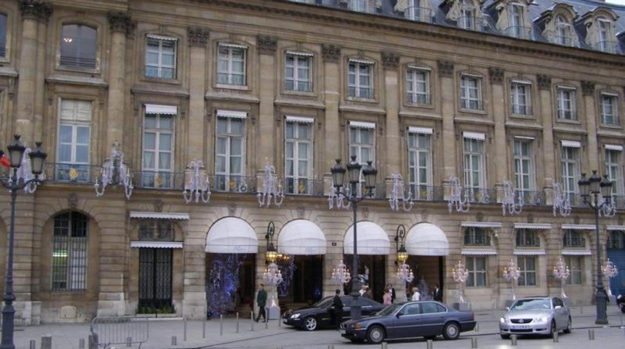 Vistas de la fachada del Hotel Ritz en París