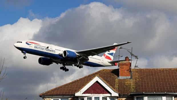 Un Boeing 777 con destino Madrid aterriza de emergencia en Moscú tras un fallo en el motor