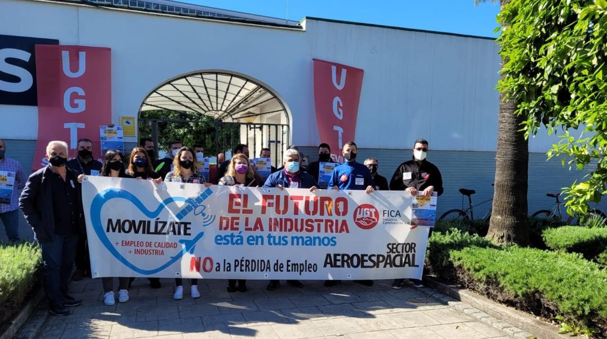 La Federación de Industria UGT FICA ha convocado una concentración ante la planta de Airbus Tablada en Sevilla