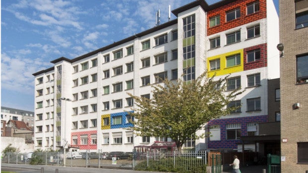 «Te alquilo barato tu edificio vacío y ahuyento a los okupas»