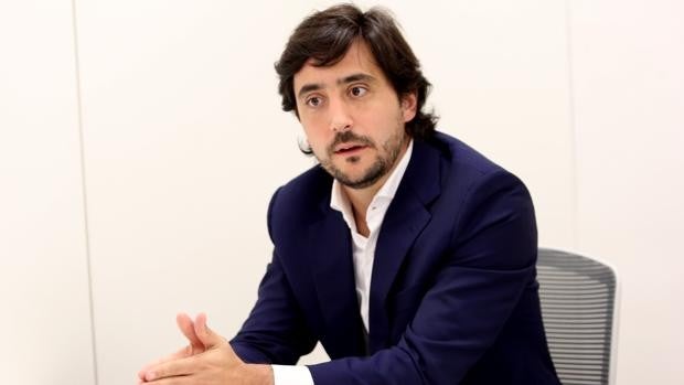 Toni Roldán: «En política puedes hacer casi todo, menos el ridículo»