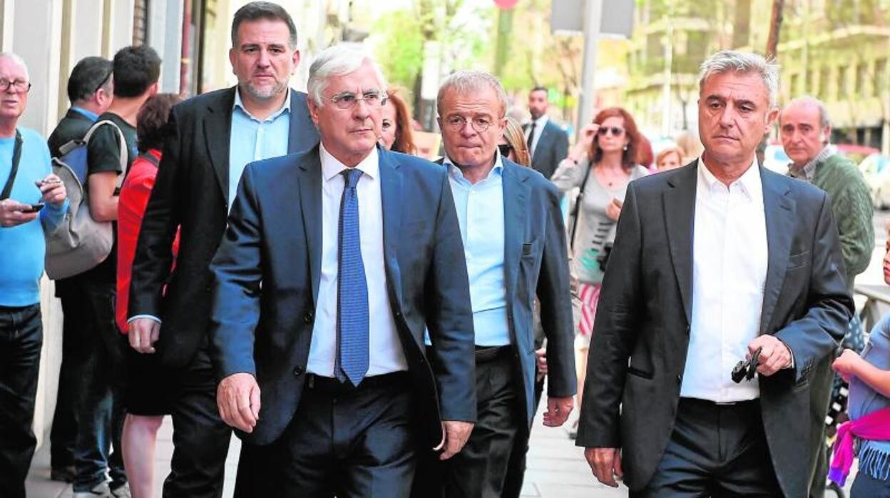El expresidente de Castilla-La Mancha José Mª Barreda (izq.), con Javier de Paz (Telefónica) y el ex secretario de Estado de Comunicación, Barroso