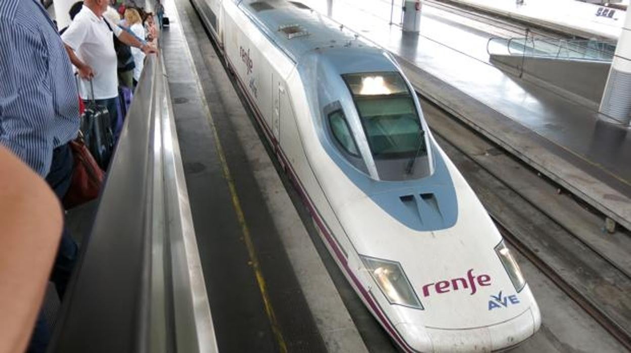 Renfe simplifica las tarifas de los AVE e implanta billetes nominativos