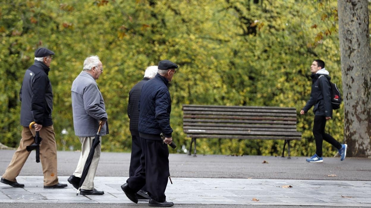 Escrivá deja el hachazo en pensiones para 2027 y en pleno &#039;baby-boom&#039;