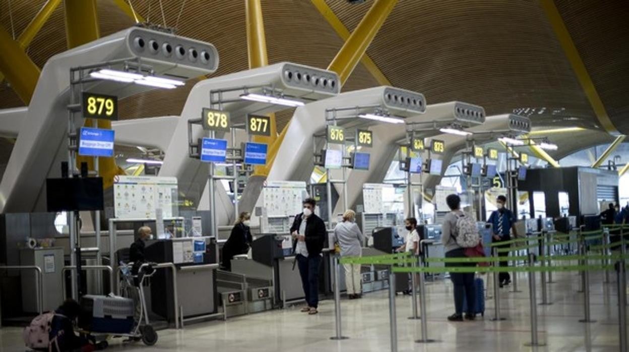 Puestos de facturación de la terminal 4 del aeropuerto de Madrid-Barajas Adolfo Suárez