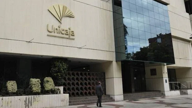 Unicaja Banco gana 43 millones en el primer trimestre y atenúa la caída de su beneficio pese al Covid