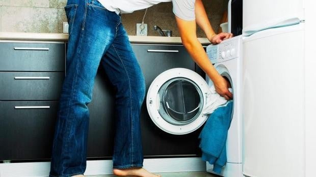 Cinco trucos para ahorrar en el nuevo recibo de la luz sin perder horas de sueño