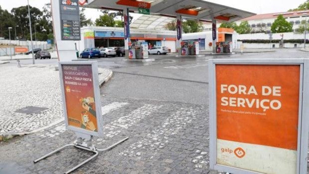 La gasolina ha subido en Portugal 20 veces más que los salarios en un año