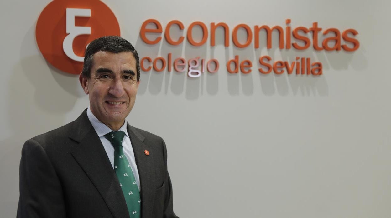 Francisco J. Tato, decano del Colegio de Economistas de Sevilla y Presidente del Consejo Andaluz de Economistas