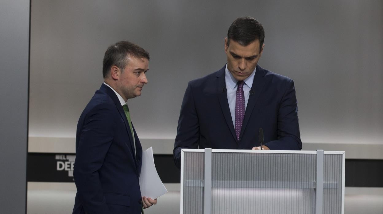 El presidente del Gobierno, Pedro Sánchez, e Iván Redondo, su jefe de gabinete