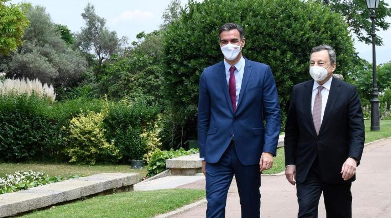El presidente del Gobierno, Pedro Sánchez, y el primer ministro italiano, Mario Draghi