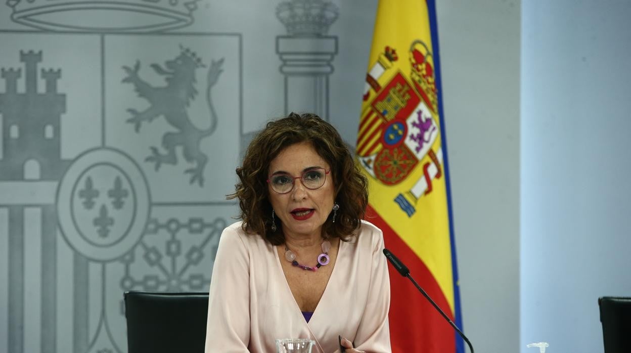 María Jesús Montero, ministra de Hacienda que lleva la medida de la rebaja del IVA de la luz