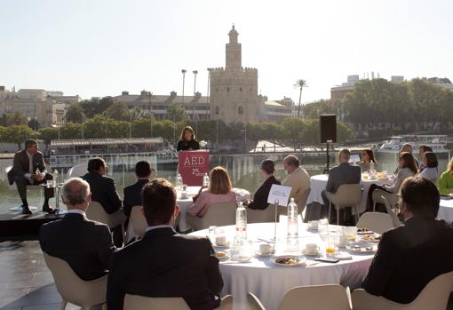 El acto organizado por la AED se ha celebrado durante un desayuno