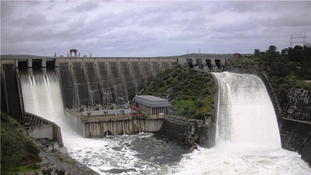 La CNMC corrige a Ribera para que el recorte a nucleares e hidraúlicas vaya a bajar los precios