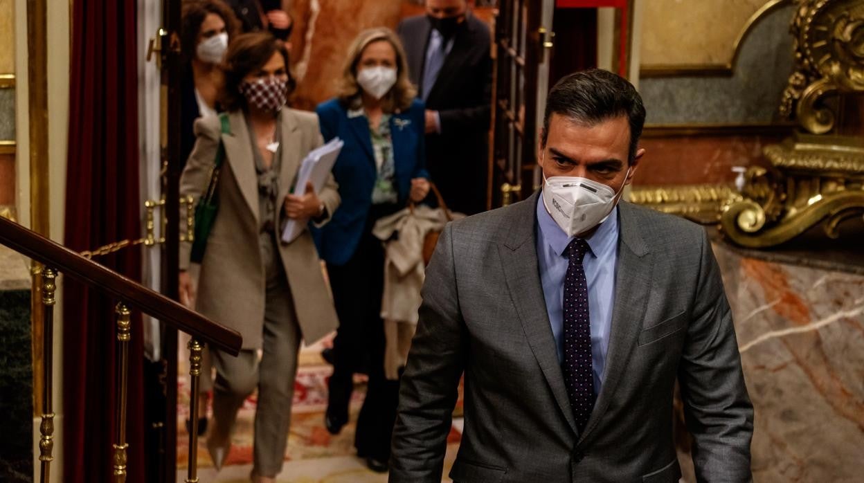 Sánchez trabaja ya en las cuentas de 2022 sin pensar en deuda y déficit