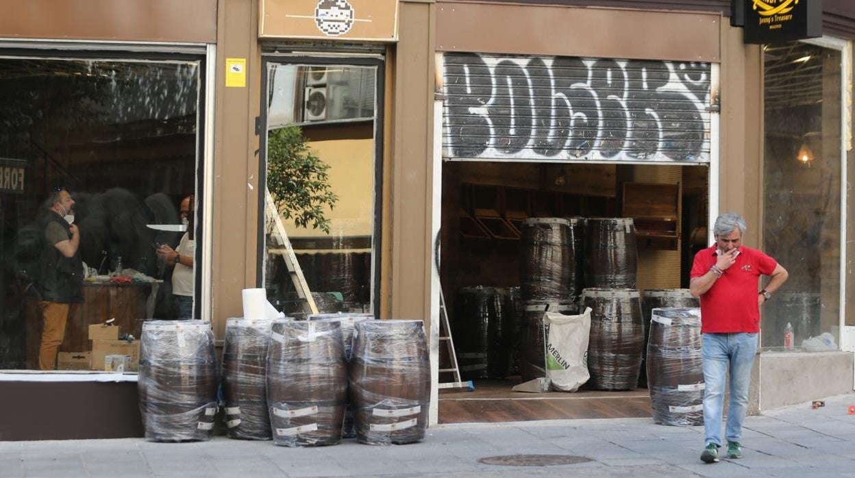 Un negocio preparándose para la desescalada