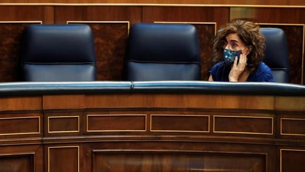 La oposición pide la dimisión de Montero y la apertura de una investigación al Gobierno por el 'caso Plus Ultra'