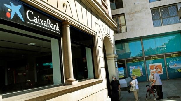 Caixabank ganó hasta junio 4.181 millones por la fusión y pagará un dividendo del 50% del beneficio