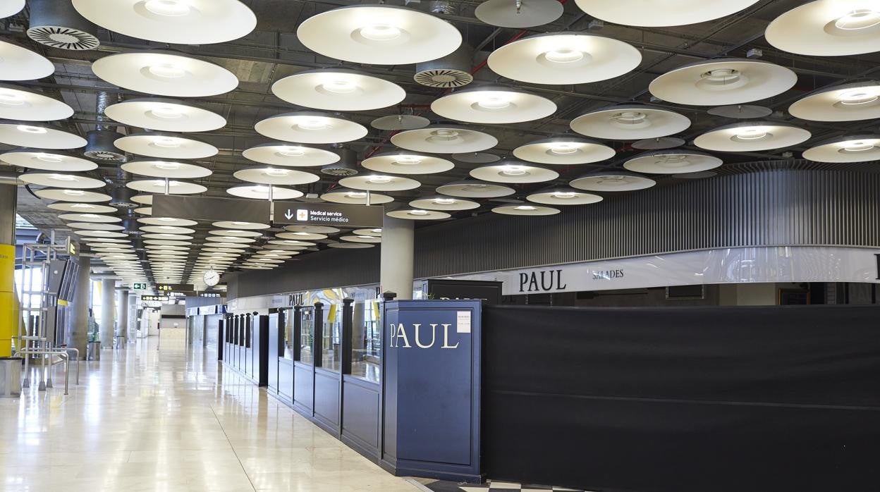 Negocio cerrado en el aeropuierto Adolfo Suárez Madrid-Barajas