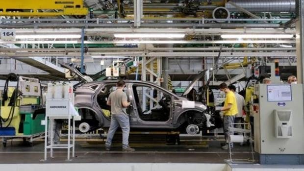 Industria y servicios moderan las subidas de su facturación al 19% y al 21,7% en junio