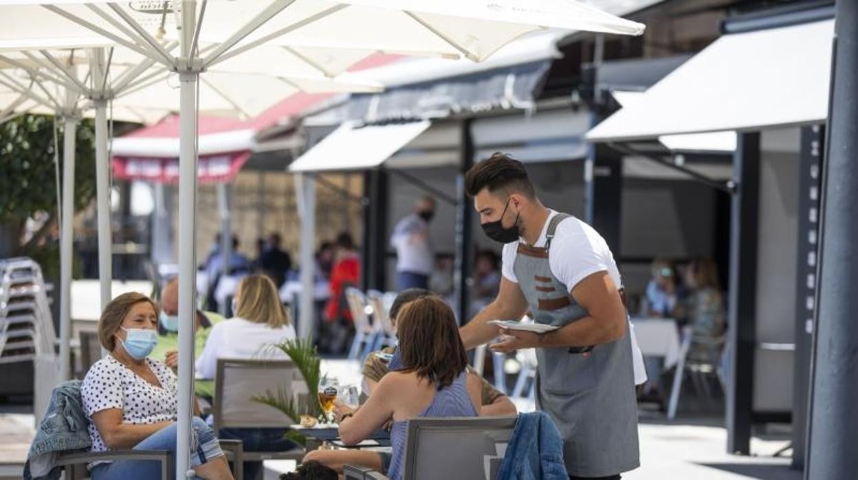 El empleo turístico suma su segundo mes consecutivo de alzas en julio y supera los 2,5 millones de afiliados