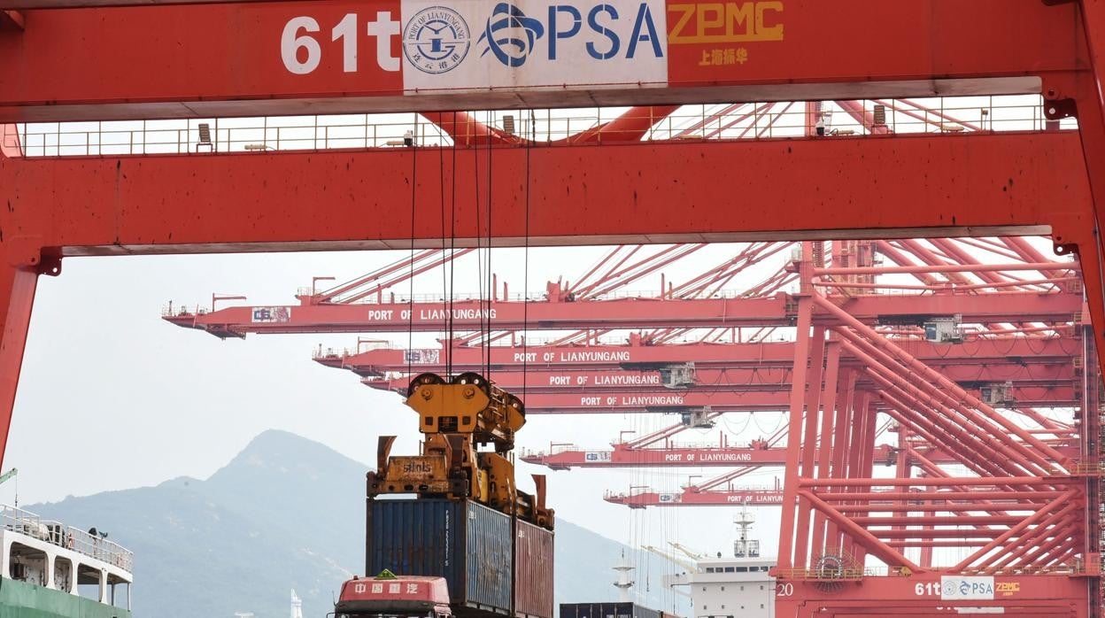 Trabajos en el puert o de Lianyungang en China