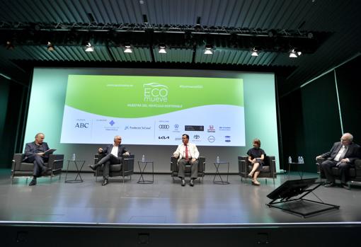 Un momento del coloquio celebrado en las jornadas de Ecomueve en Caixaforum Sevilla