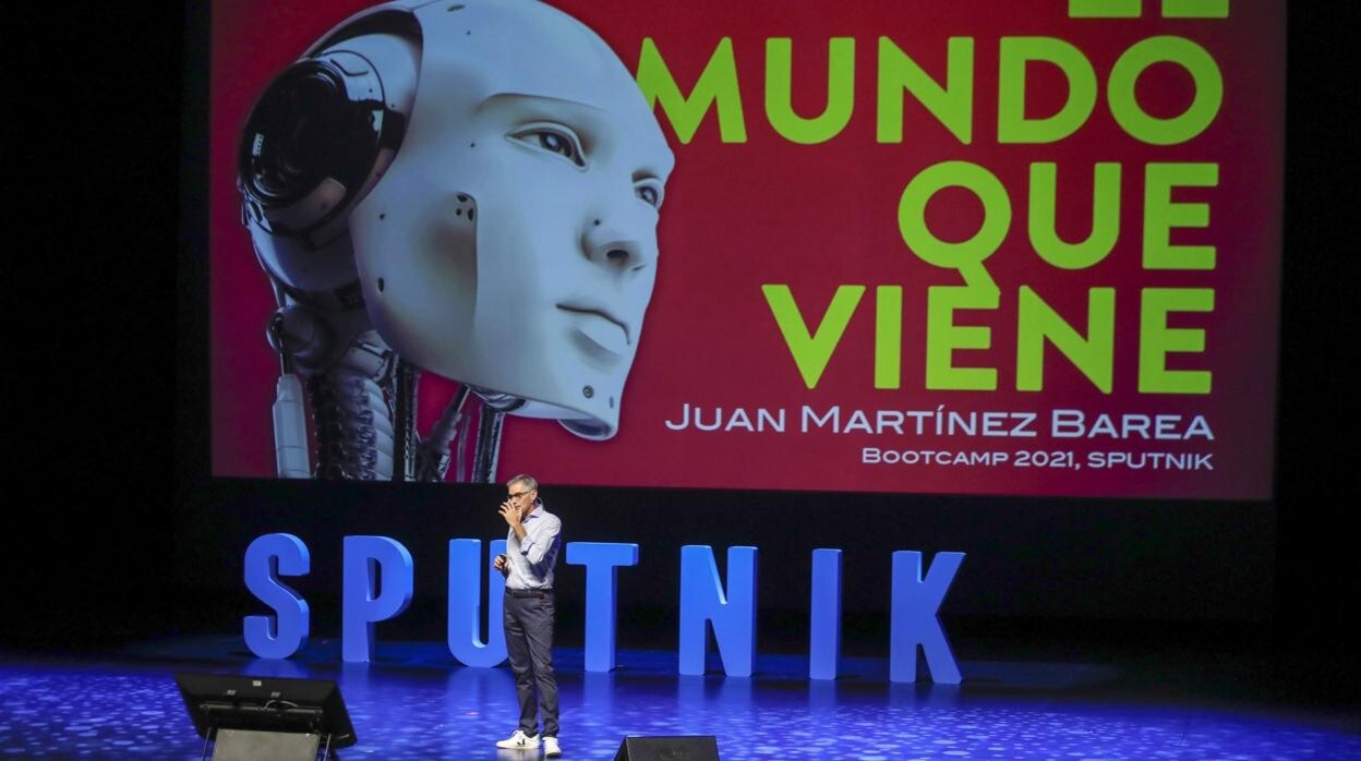 Juan Martínez Barea en la apertura de Sputnik, que se celebra en Cartuja Center