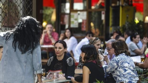 La confianza del consumidor se dispara en septiembre hasta 98,3 puntos, casi el doble que hace un año