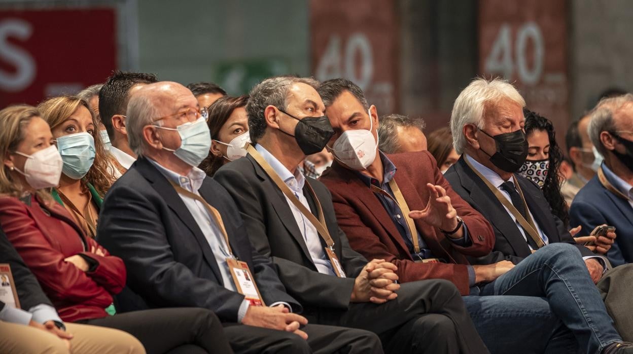 Pedro Sánchez, Joaquín Almunia, Rodríguez Zapatero y Felipe González en el Congreso del PSOE en Valencia durante el último fin de semana