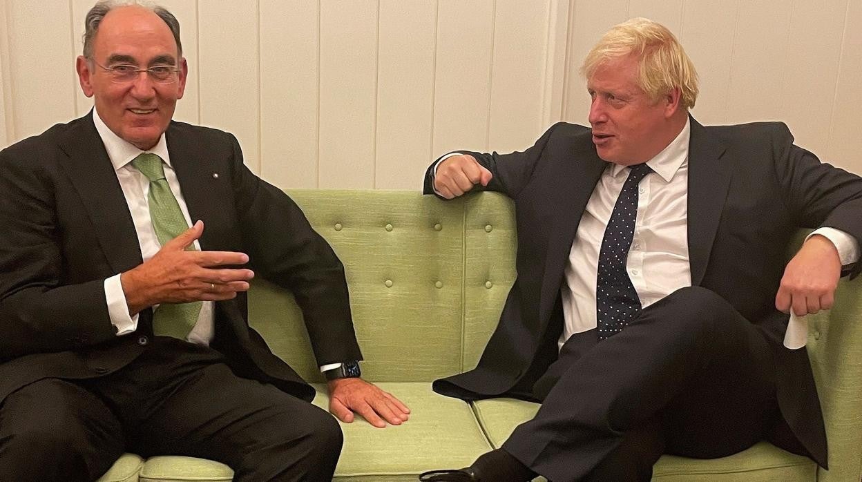 El presidente de Iberdrola, Ignacio Galán , durante su reunión con el primer ministro del Reino Unido, Boris Johnson