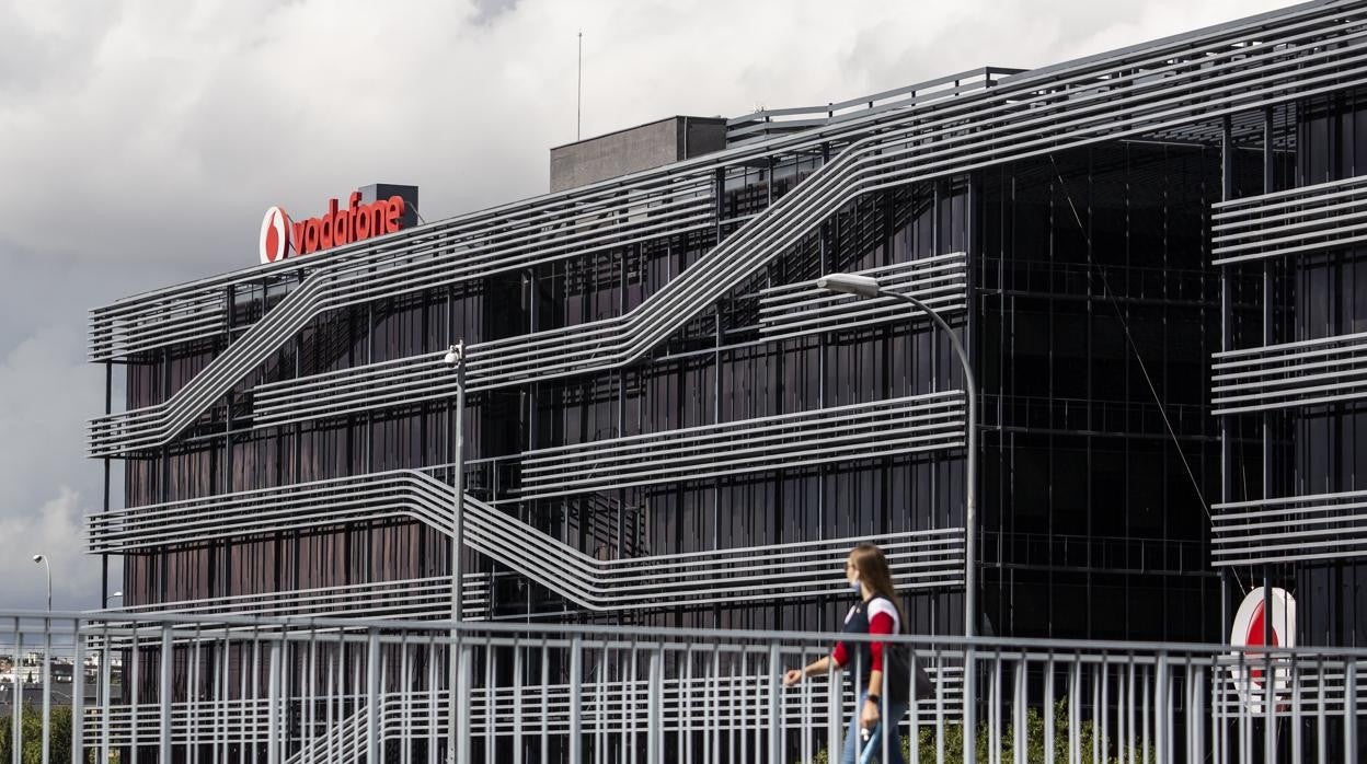 El grueso del recorte recaerá sobre los 237 empleiados de las 34 tiendas propias de Vodafone, que son el 5% de los más de 600 establecimientos vinculados a la teleco