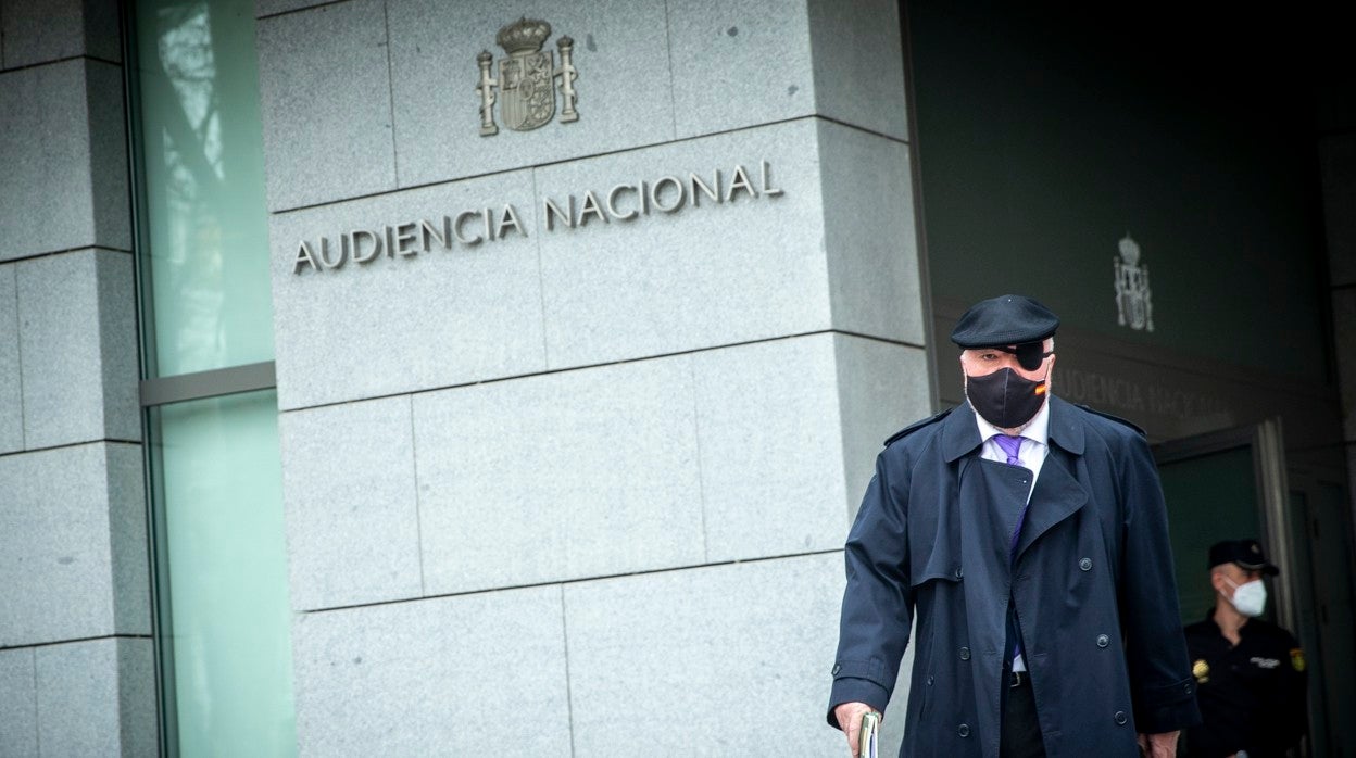 El excomisario José Manuel Villarejo saliendo de la Audiencia Nacional