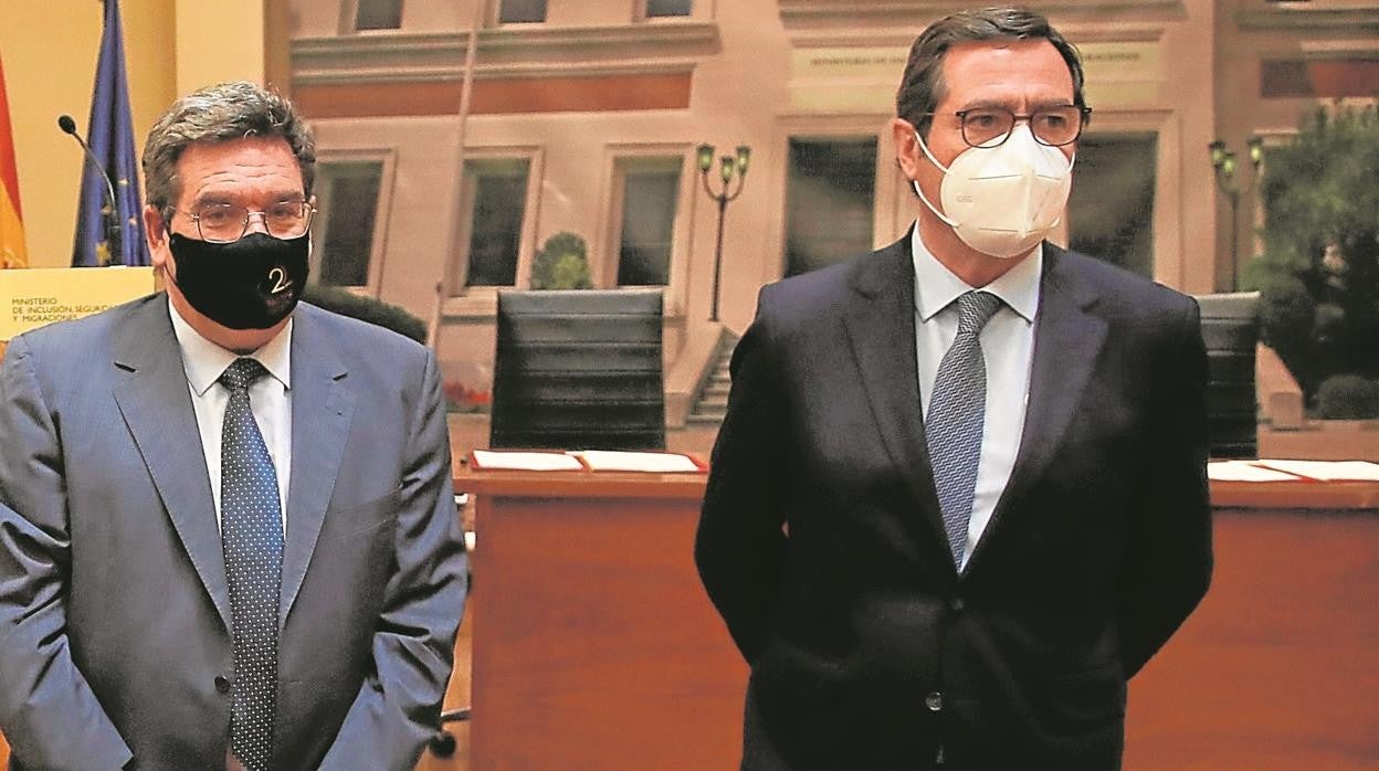 El ministro de Seguridad Social, José Luis Escrivá, y el presidente de CEOE, Antonio Garamendi