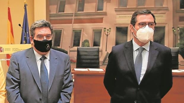 Las empresas pagarán dos tercios de la subida de cotizaciones del 0,6% que propone ahora Escrivá